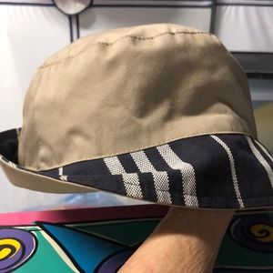50% off Women’s sharp reversible rain hat in black & tan from the studios
